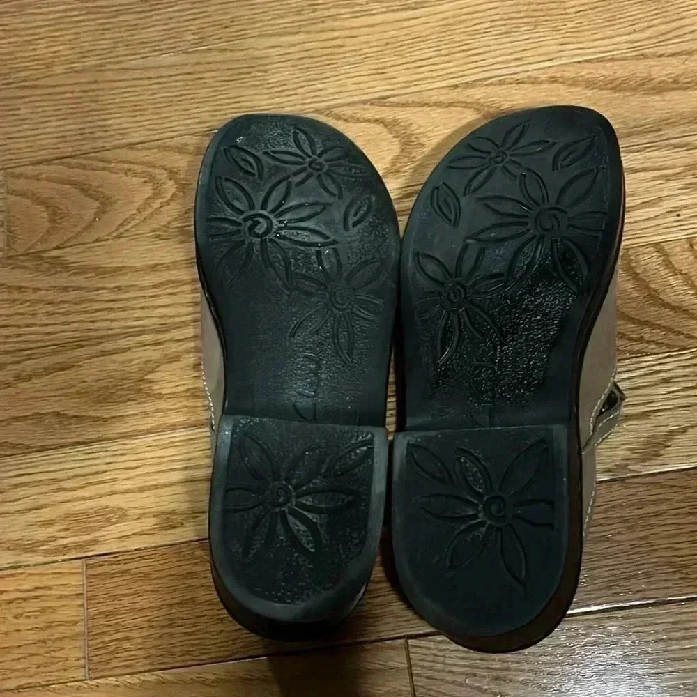 [8.5 US] Clarks Women's Leather Loafers Brown/Sand  Side Buckle Made in Brazil - Picture 6 of 7
